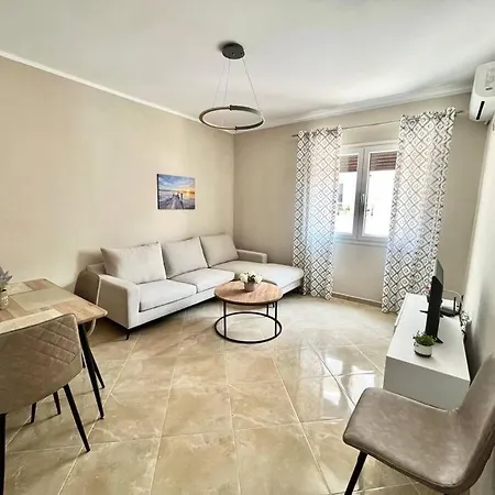 Escape * Vlorë